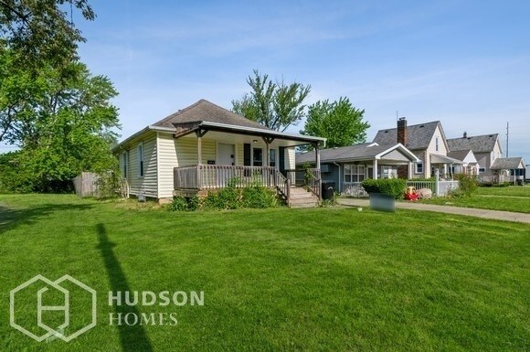 Building Photo - AVAILABLE NOW! - 127 Warren Ave, Elyria, O...