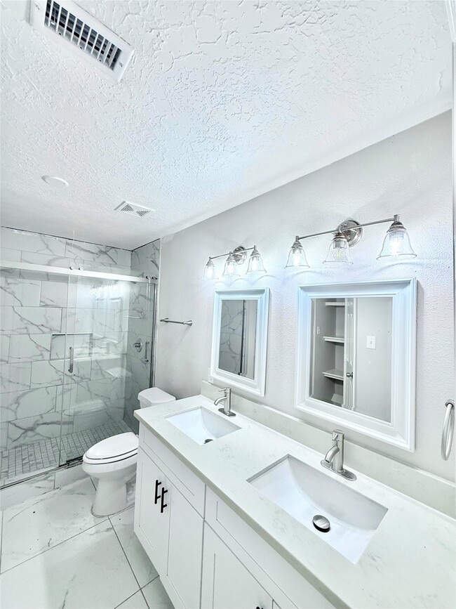 Foto del edificio - 10402 Hinds St