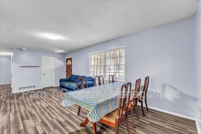 Foto del edificio - 11403 Largo Dr