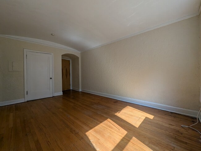 Building Photo - 556 W Arlington Pl