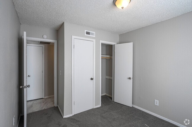 2BR, 1BA - 740SF - Mosaic