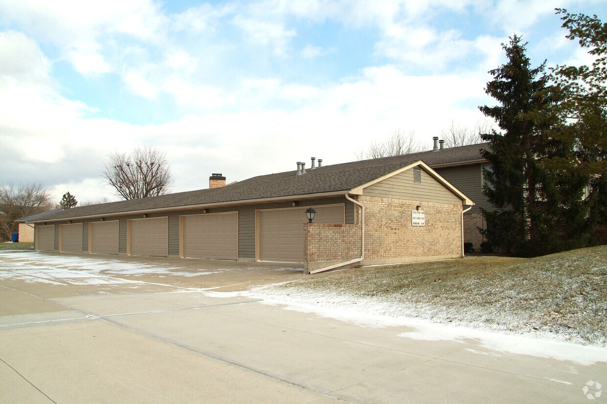 1285 Washington Village Dr, Centerville, OH 45458 Apartments in Centerville, OH