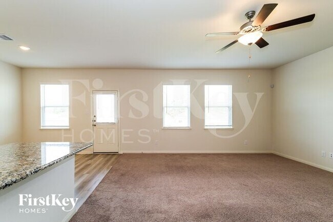 Foto del edificio - 26740 Frost Dr