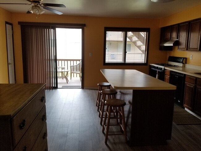 Kitchen - 25 College Ave