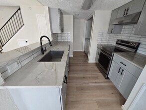 Building Photo - 5640 Birchmont Dr