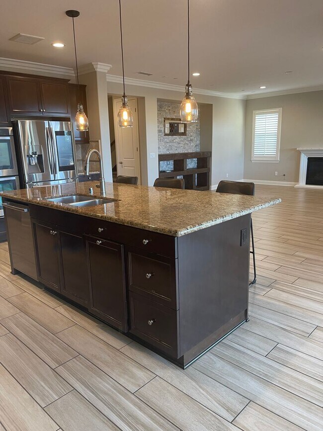 Foto del edificio - Exquisite 5-Bedroom, 3.5-Bath Home in Coveted Morgan Hill Estates