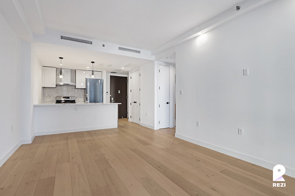 Primary Photo - 148-37 88th Ave