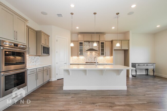 Building Photo - 607 Gunison Dr