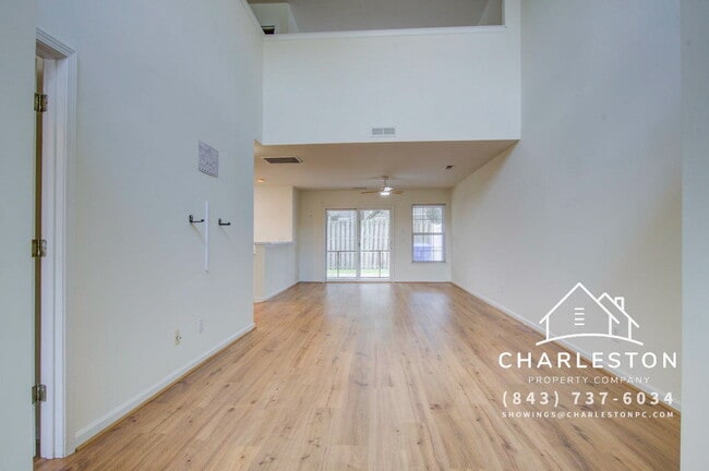 Foto del edificio - 2425 Scholar Ln