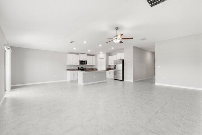 Foto del edificio - Come Rent this LIKE NEW Home in Shell Cove...