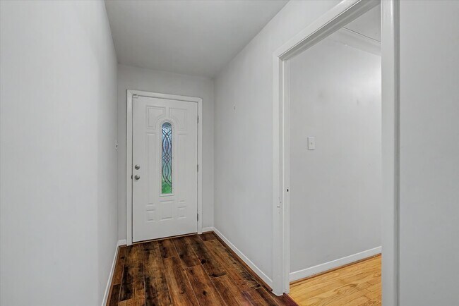 Building Photo - 2123 Ridgecrest Dr