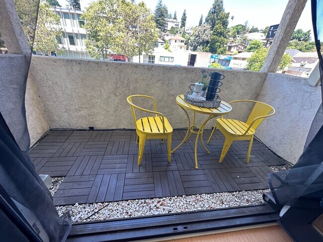 Foto del edificio - Amazing Location by the Lake Merritt, Gorg...