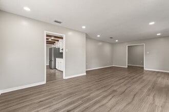 Building Photo - 192 W Hills Dr