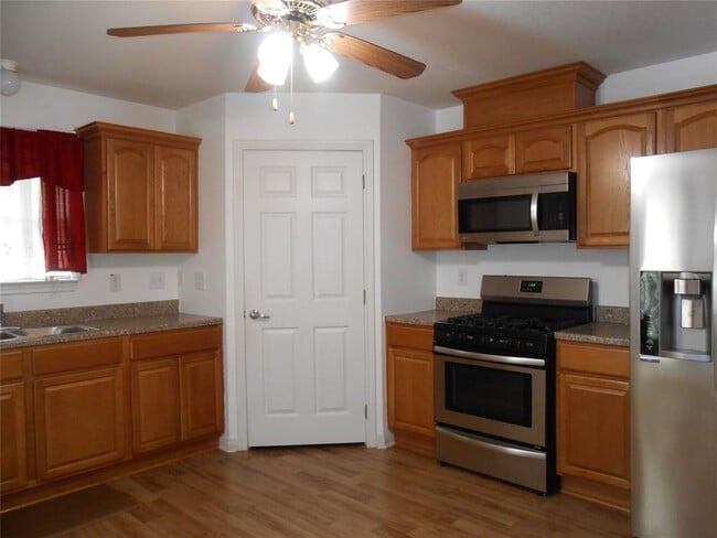 Building Photo - 617 N Vionett Ln