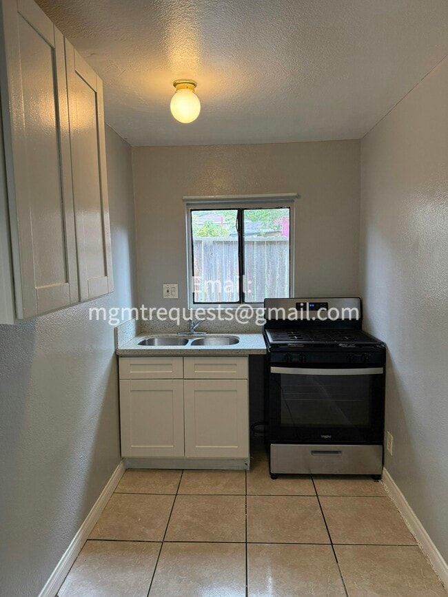 Foto del edificio - 3550 Dwight Ave