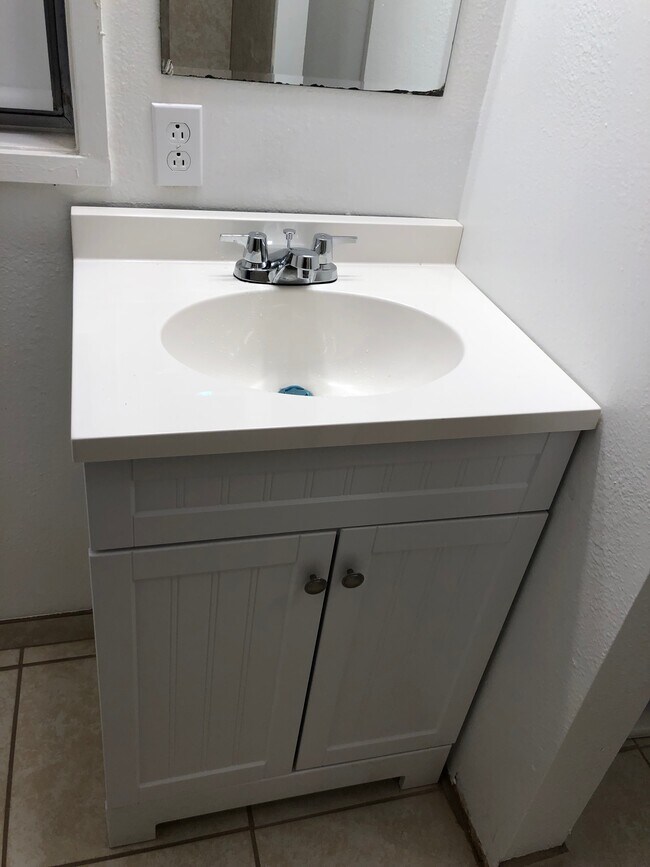 Foto del edificio - 2017 Gibson Rd