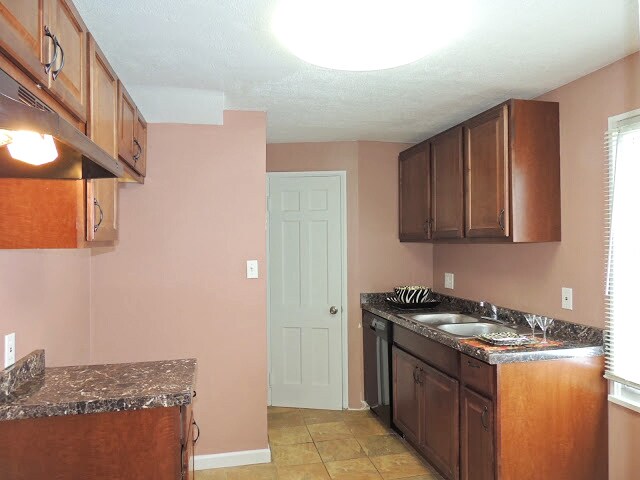 Foto del edificio - Renovated 3 Bedroom Colonial!