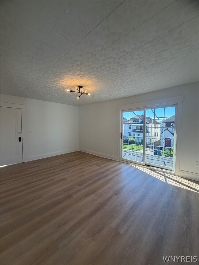 Foto del edificio - 292 Hartwell Rd
