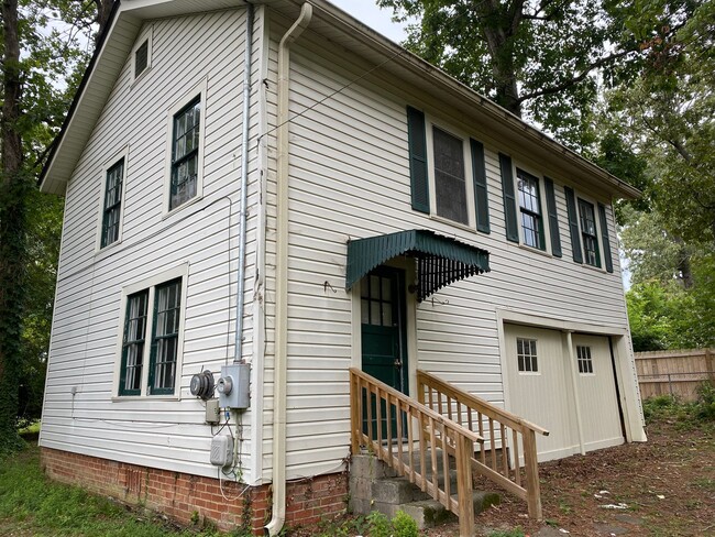 Building Photo - SUMMERVILLE PARK- Rome, GA- Garage Apartment