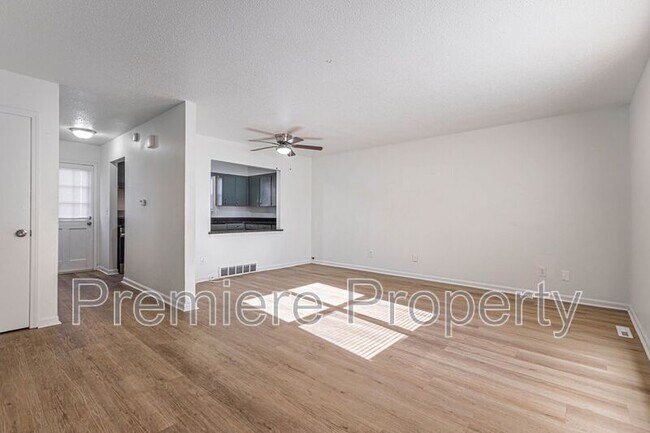 Foto del edificio - 224 E Hargis St