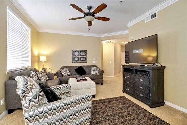 Foto del edificio - Spacious Top Floor Condo in Resort Style C...