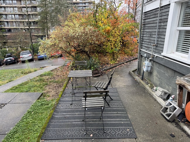 Photo du bâtiment - 306 Esmond Av