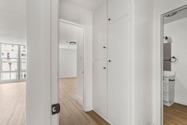 Foto del interior - 515 S Kingsley Dr