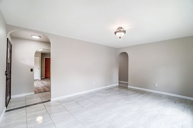 Building Photo - 4354 Meadowcroft Rd