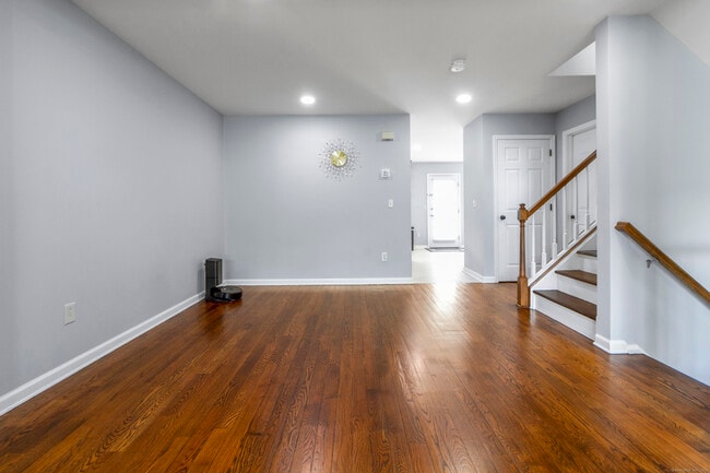 Building Photo - 3302 Eaton Ct