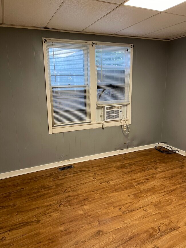 Studio - 116 E Prescott Ave