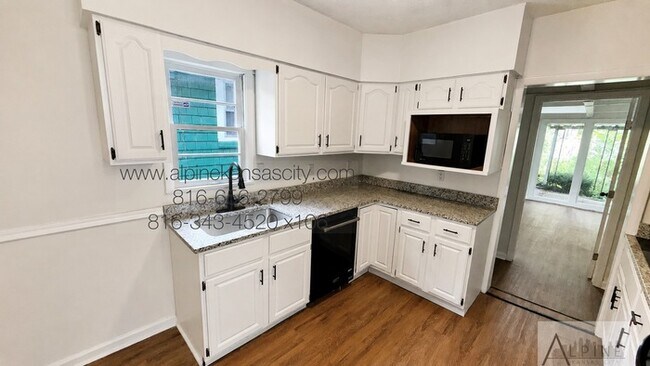 Foto del edificio - Spacious Home in Oak Park SW