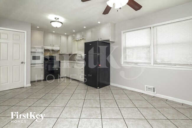 Foto del edificio - 6312 E 102nd St