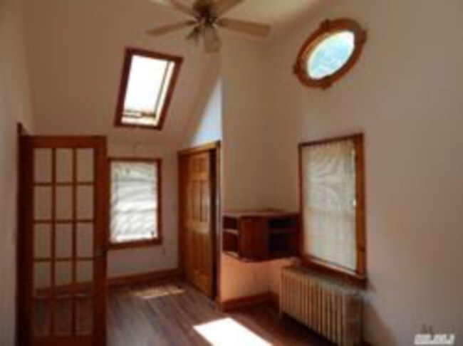 Building Photo - 499 Montauk Hwy