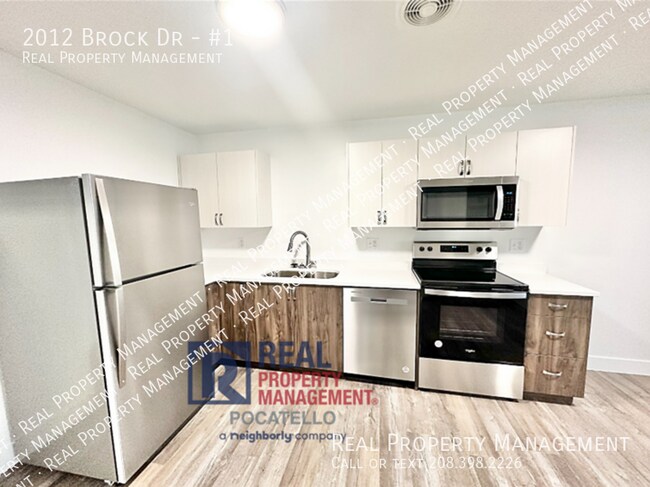 Foto del edificio - 3 Bedroom 1 Bath Apartment - Dog/Cat/Pets ...