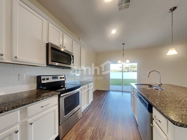 Foto del edificio - 3051 Creek Village Ln