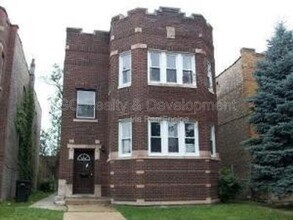 Building Photo - 9016 S Justine St