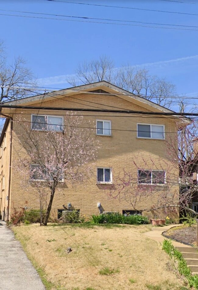 Building Photo - 2017 Bellevue Ave