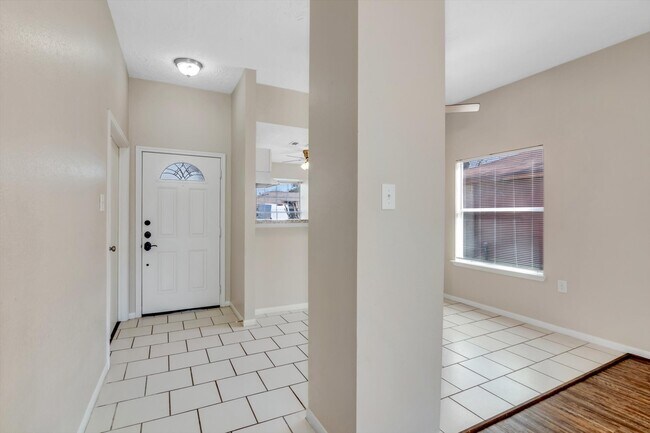 Building Photo - 20235 Apache Gardens Ln