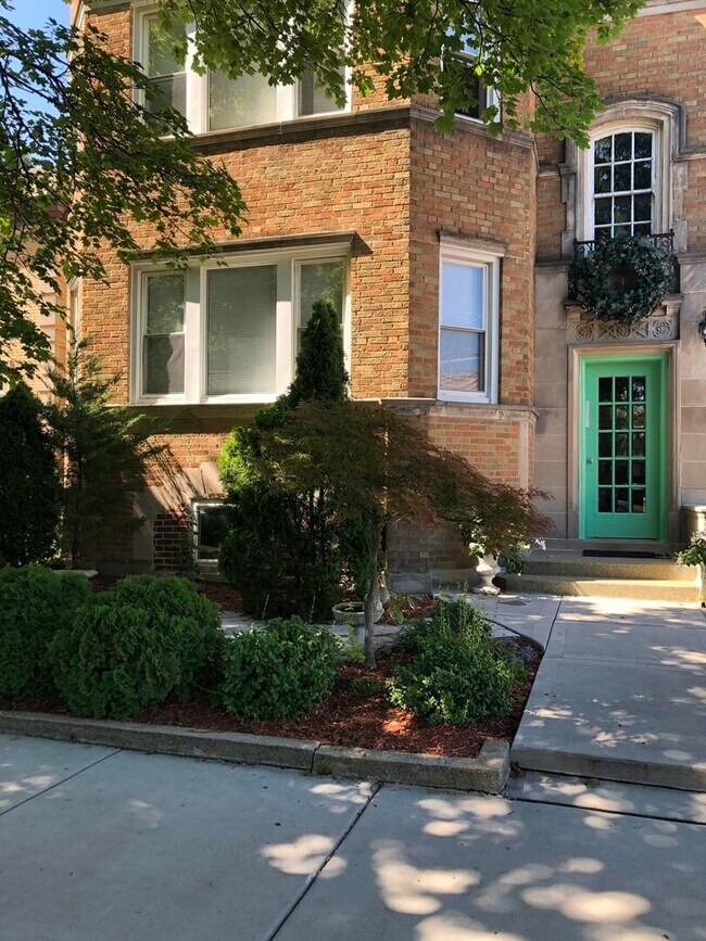 Fachada del edificio - 5940 N Bernard St