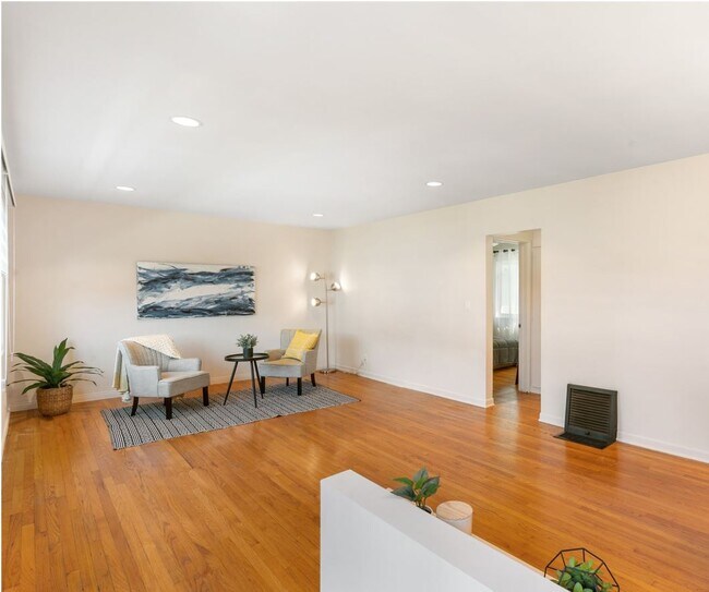 Large Bright Living Room - 7924 Airport Blvd