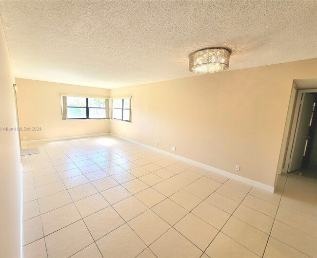 Foto del edificio - 210 Lakeview Dr