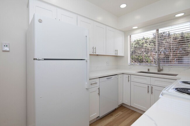 Foto del edificio - *OPEN HOUSE: 5/31 12-2PM* Spacious 1 BR in...