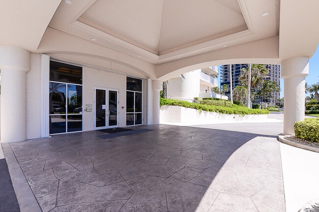 Building Photo - 5051 N Hwy A1A