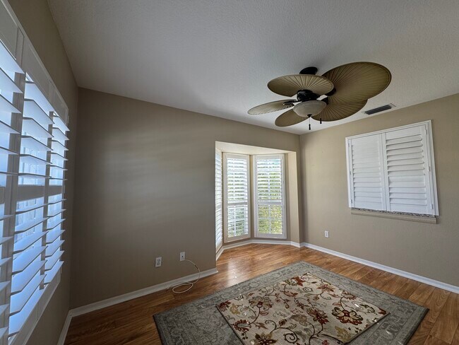 Foto del edificio - 202 Silver Lake Dr