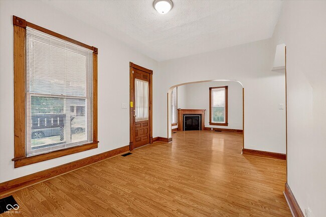 Building Photo - 456 N Centennial St
