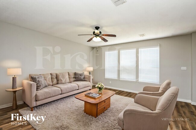 Foto del edificio - 4817 Palm Ridge Dr