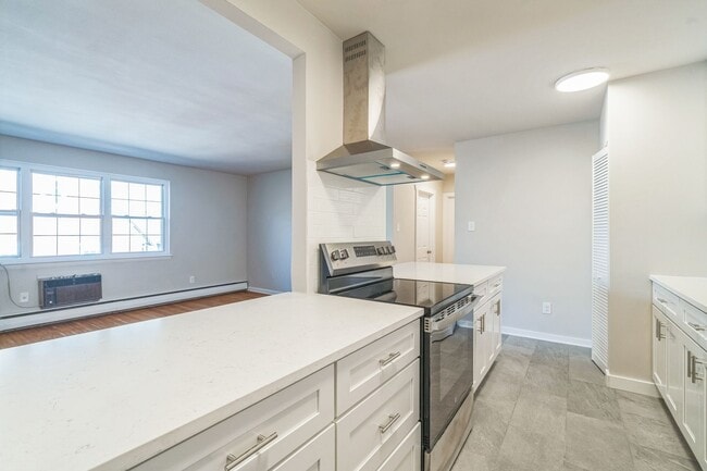 Interior Photo - 412 North Jackson Street