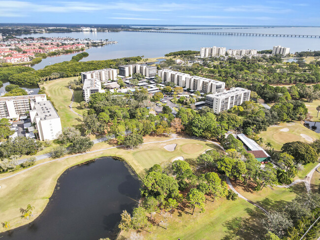 Building Photo - 2800 Cove Cay Dr