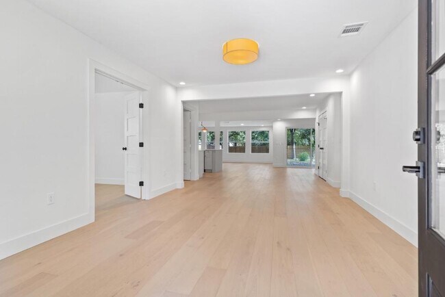 Foto del edificio - 1520 Villanova Dr