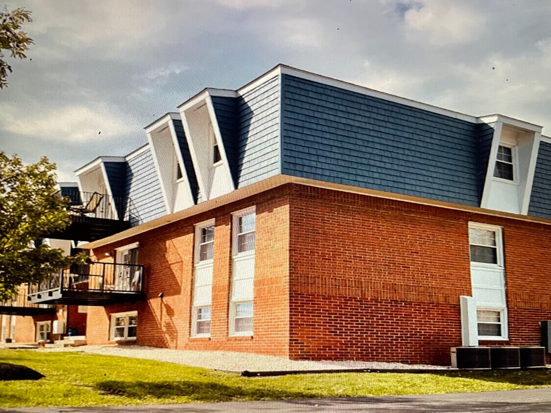 Building Photo - 400 Broce Dr